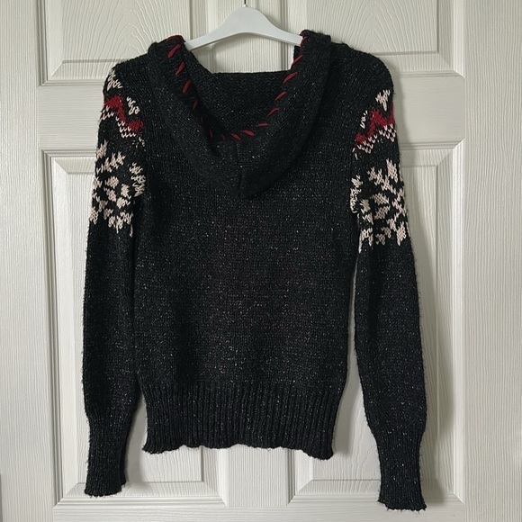 Maurices Women’s Snowflake Black and Red Knit Hooded Sweater Size Small - Picture 3 of 6